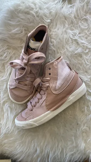 Blazer Mid Pink Sneakers