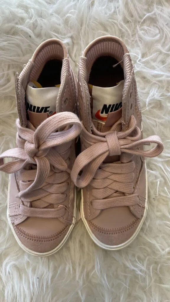 Blazer Mid Pink Sneakers