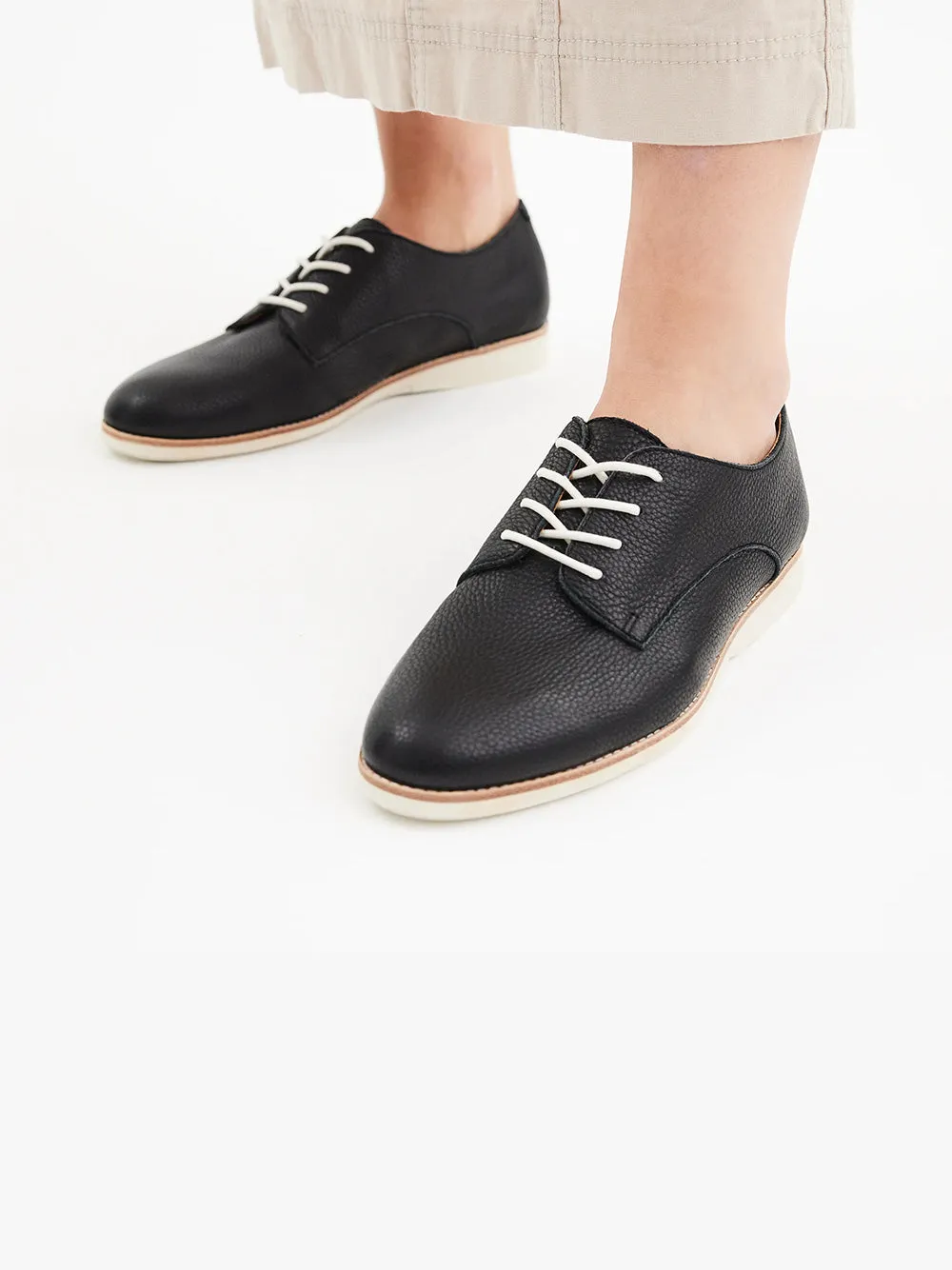 Derby Super Soft Black Tumble Shoes