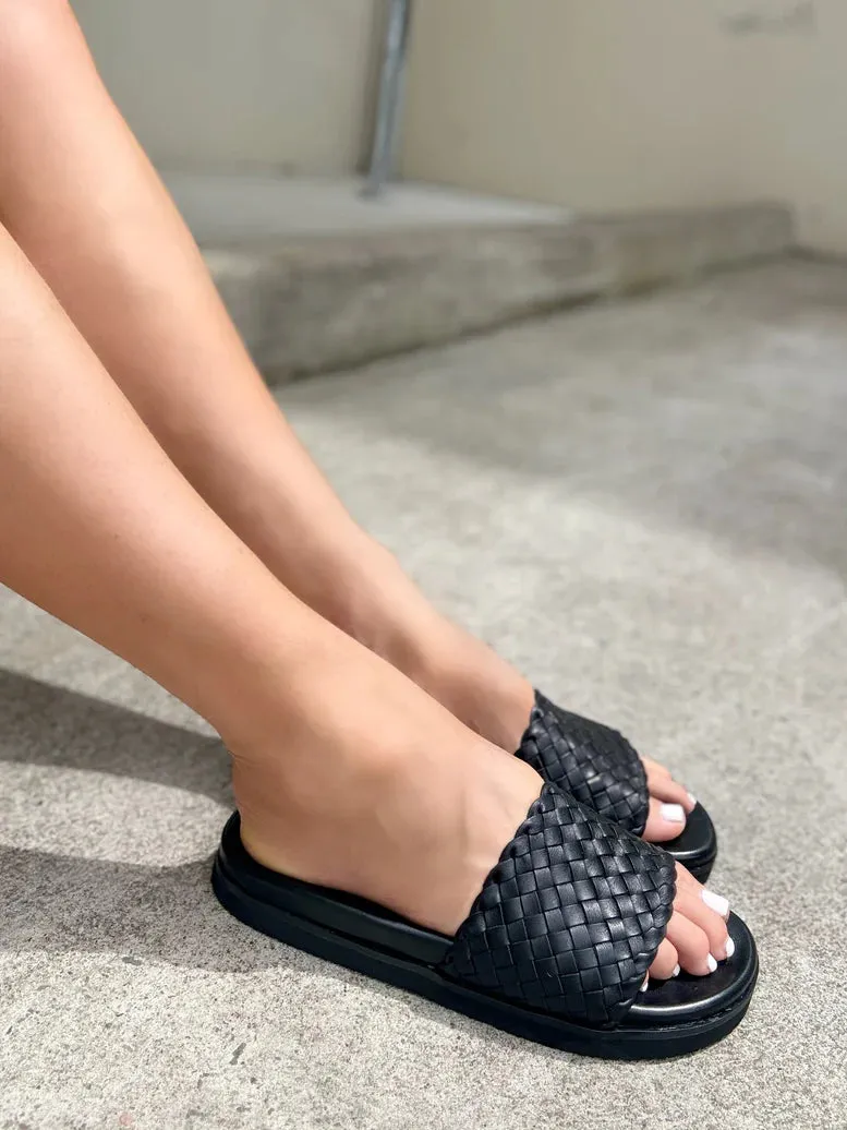 Human Premium - Oxford Slide - Black