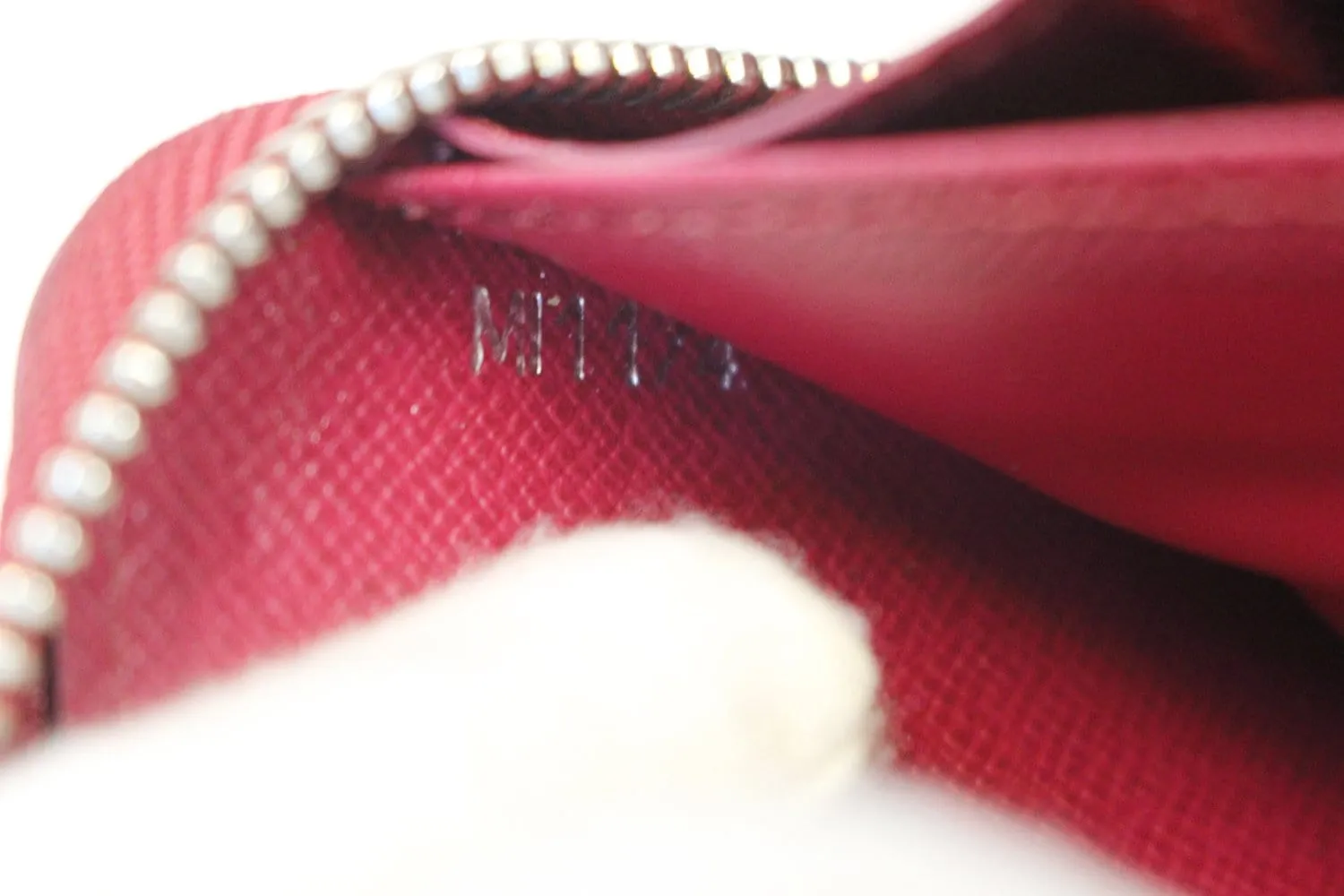 LOUIS VUITTON Epi Leather Fuchsia Zippy Wallet