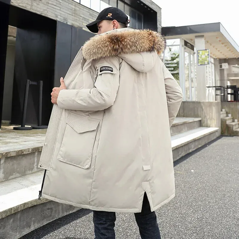 Men's parka winter jacket with detachable hood and practical pockets - Perfect for chilly days
