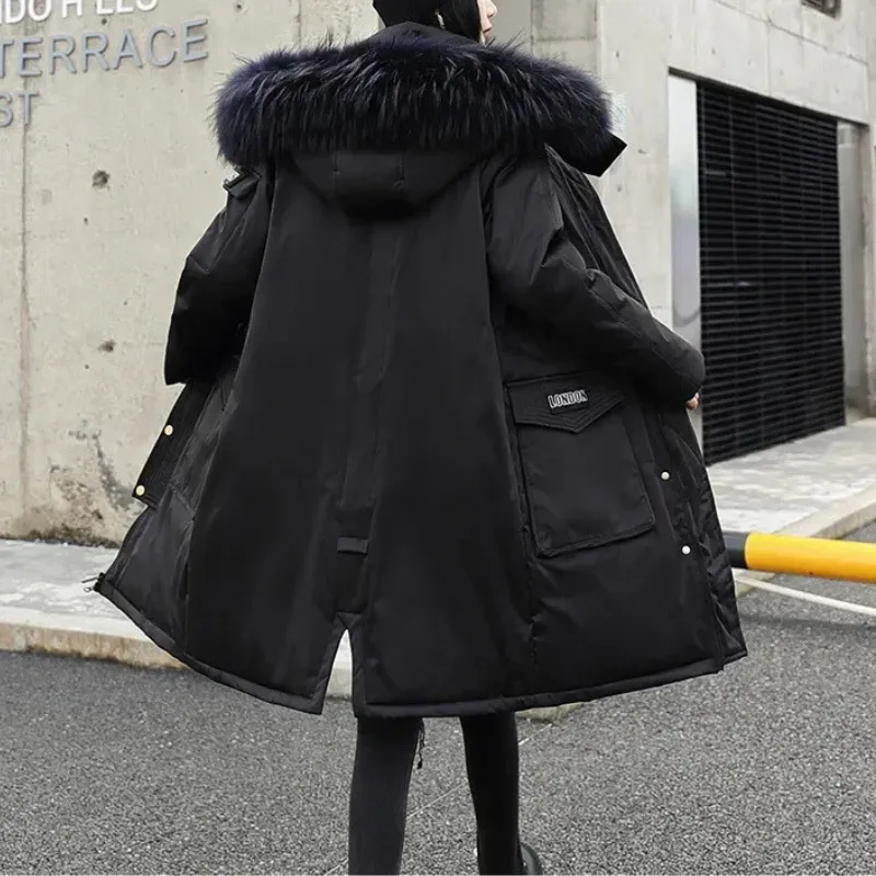 Men's parka winter jacket with detachable hood and practical pockets - Perfect for chilly days