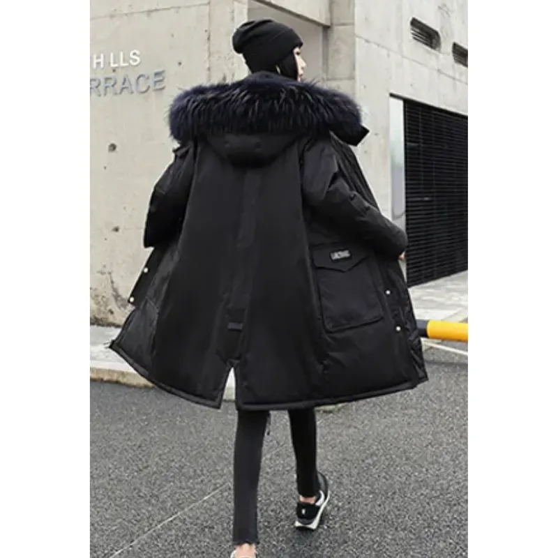 Men's parka winter jacket with detachable hood and practical pockets - Perfect for chilly days