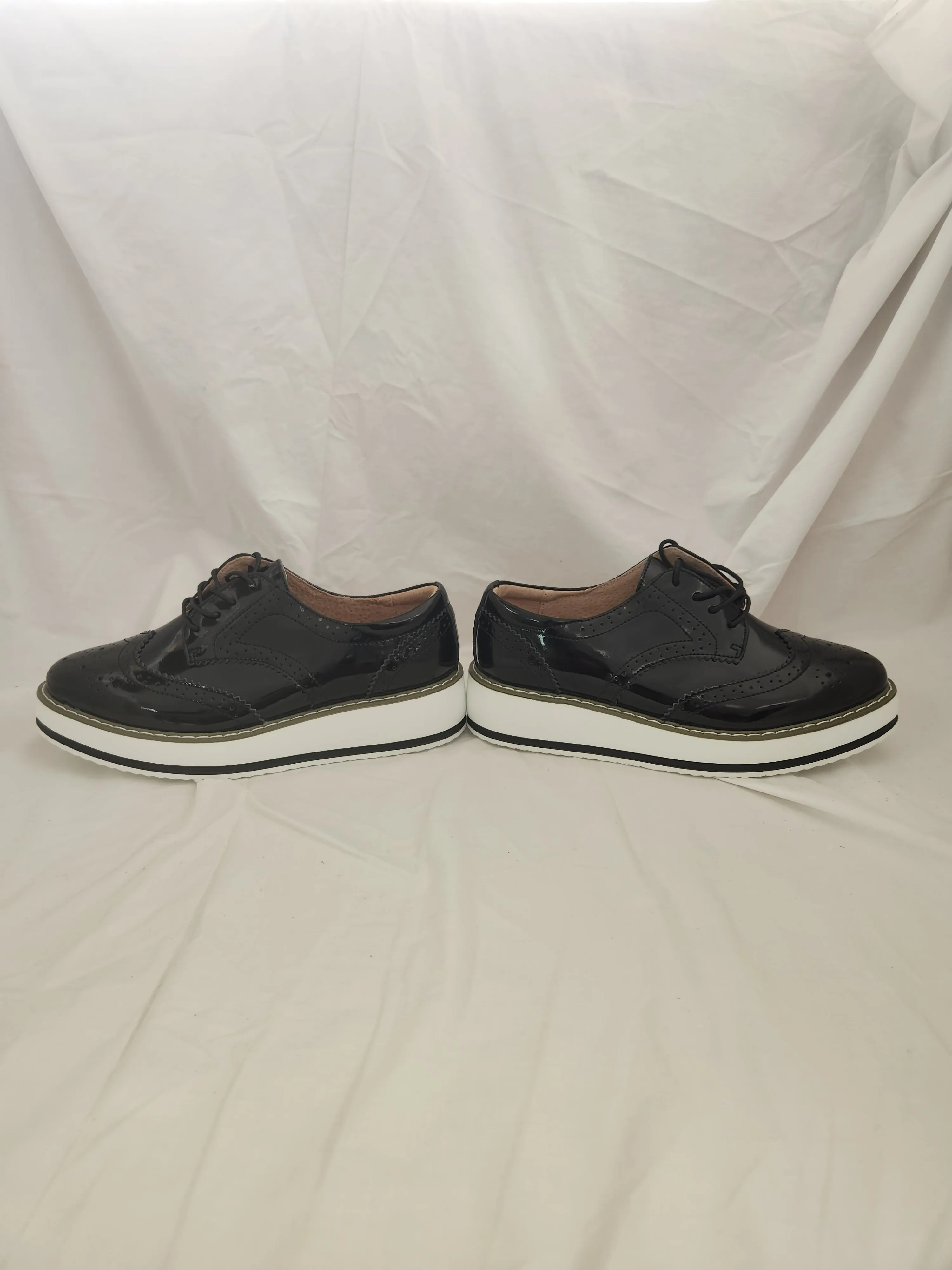 NWOB - DADAWEN Women's Black Platform Lace-Up Wingtips Square Toe Oxfords - Size: 40 (US 8)