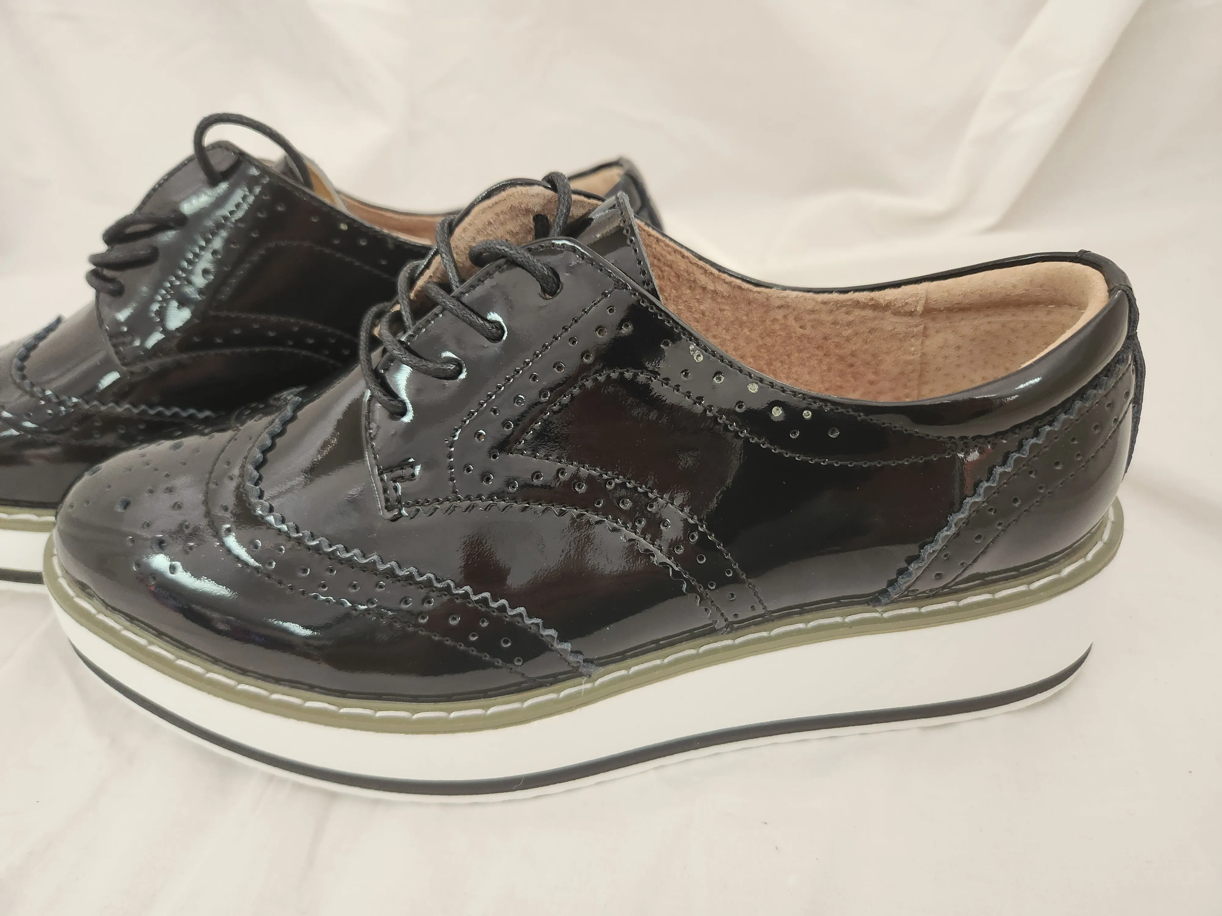 NWOB - DADAWEN Women's Black Platform Lace-Up Wingtips Square Toe Oxfords - Size: 40 (US 8)