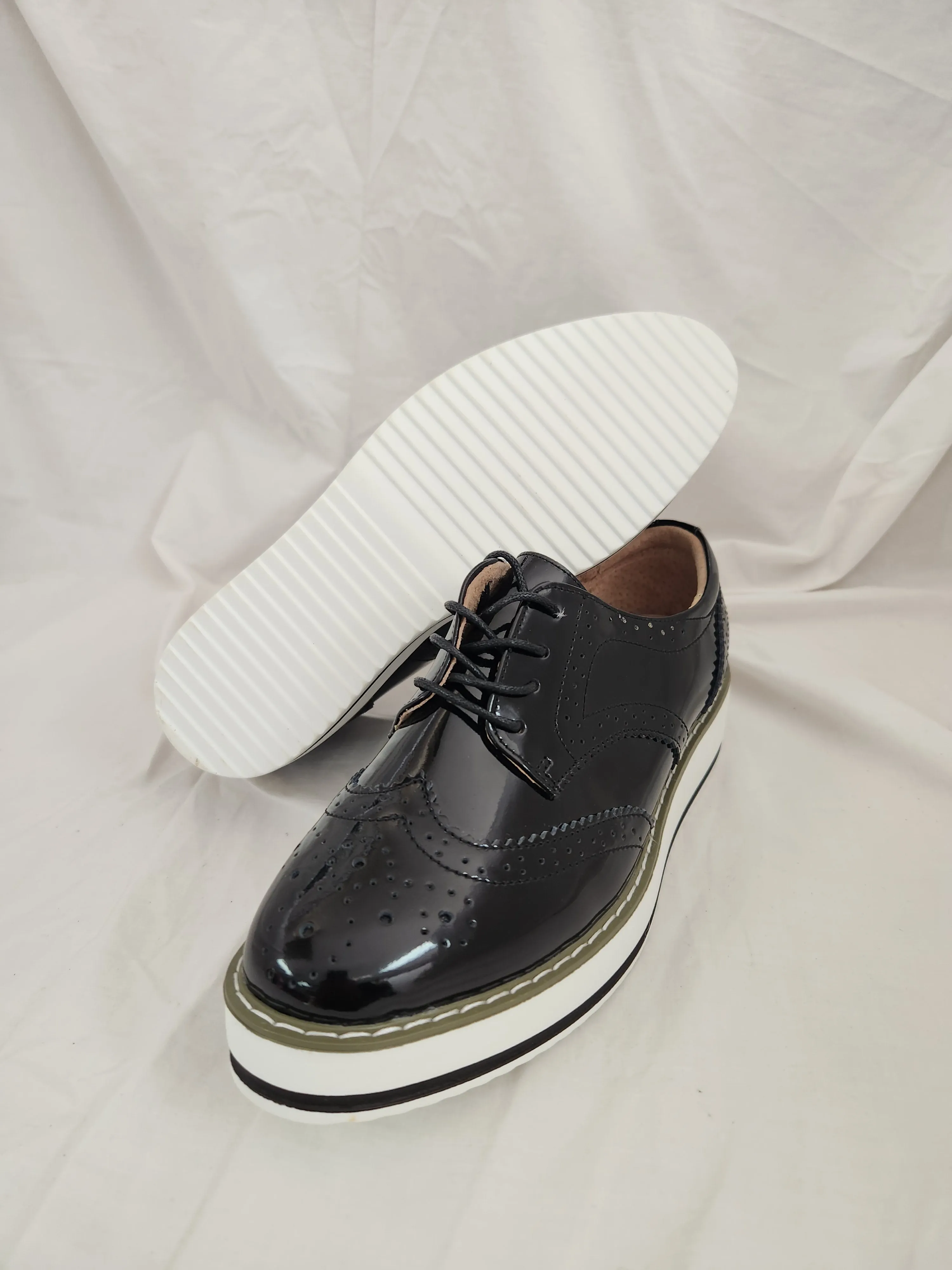 NWOB - DADAWEN Women's Black Platform Lace-Up Wingtips Square Toe Oxfords - Size: 40 (US 8)