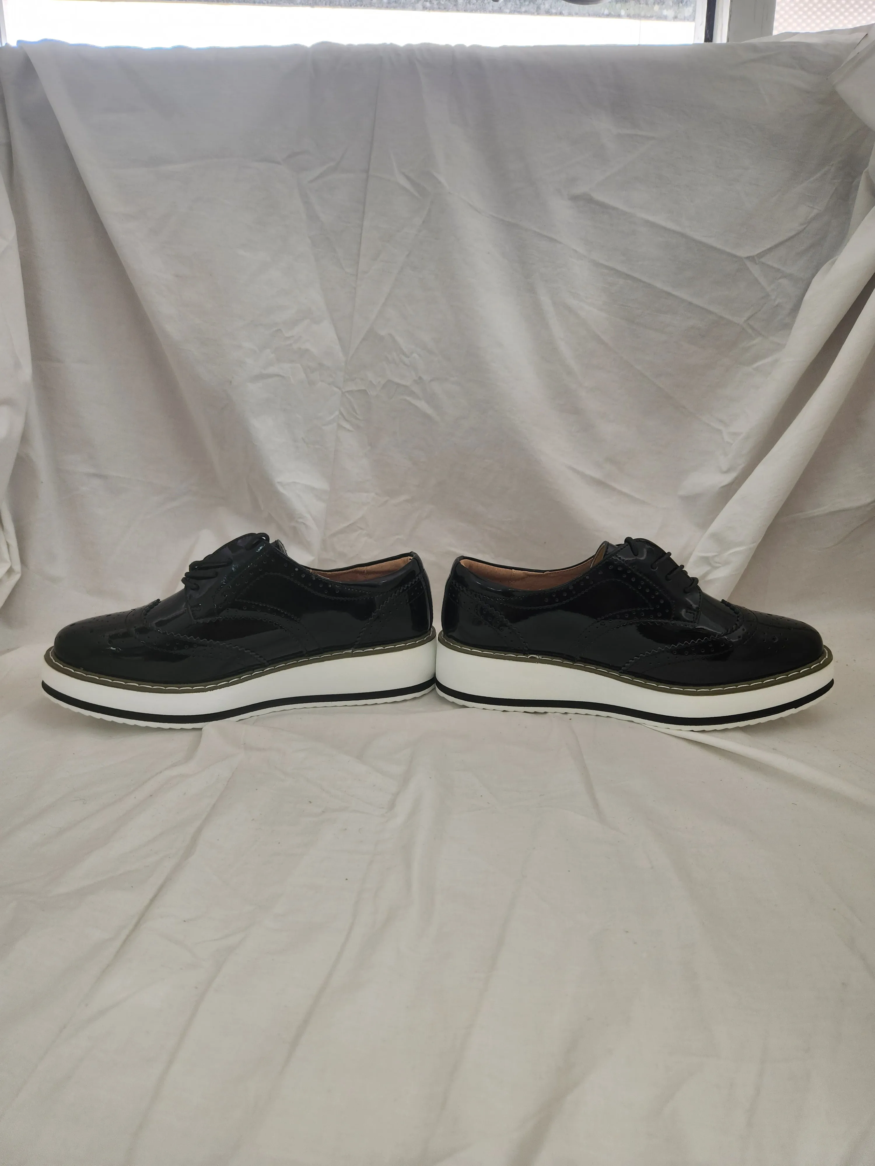 NWOB - DADAWEN Women's Black Platform Lace-Up Wingtips Square Toe Oxfords - Size: 40 (US 8)