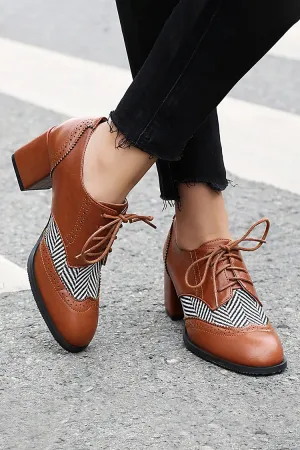Scarpe Oxford brogue casual con punta tonda, lacci e tacco spesso 