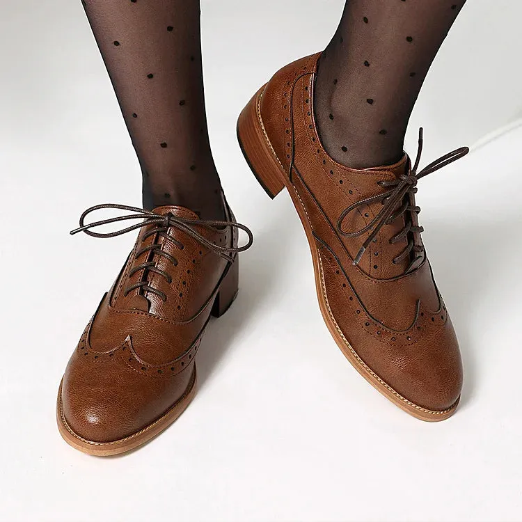 Scarpe Oxford Brogue con lacci e punta tonda e tacco basso a blocco, tinta unita, patchwork 